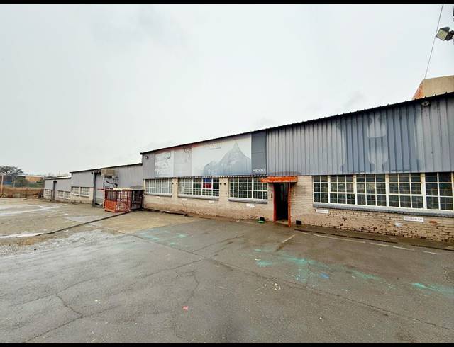 4,630M² WAREHOUSE TO LET IN WADEVILLE